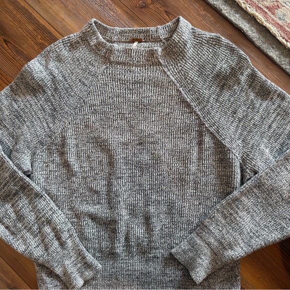 Free People Heather Gray Crew Neck Sweater with raglan sleeves - Picture 3 of 4